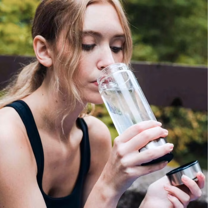 Bouteille Aquivor utilisée en extérieur, mode de vie éco-responsable